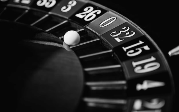 Studio live dealer kapaltogel dengan kamera multi-sudut dan dealer profesional untuk blackjack dan roulette